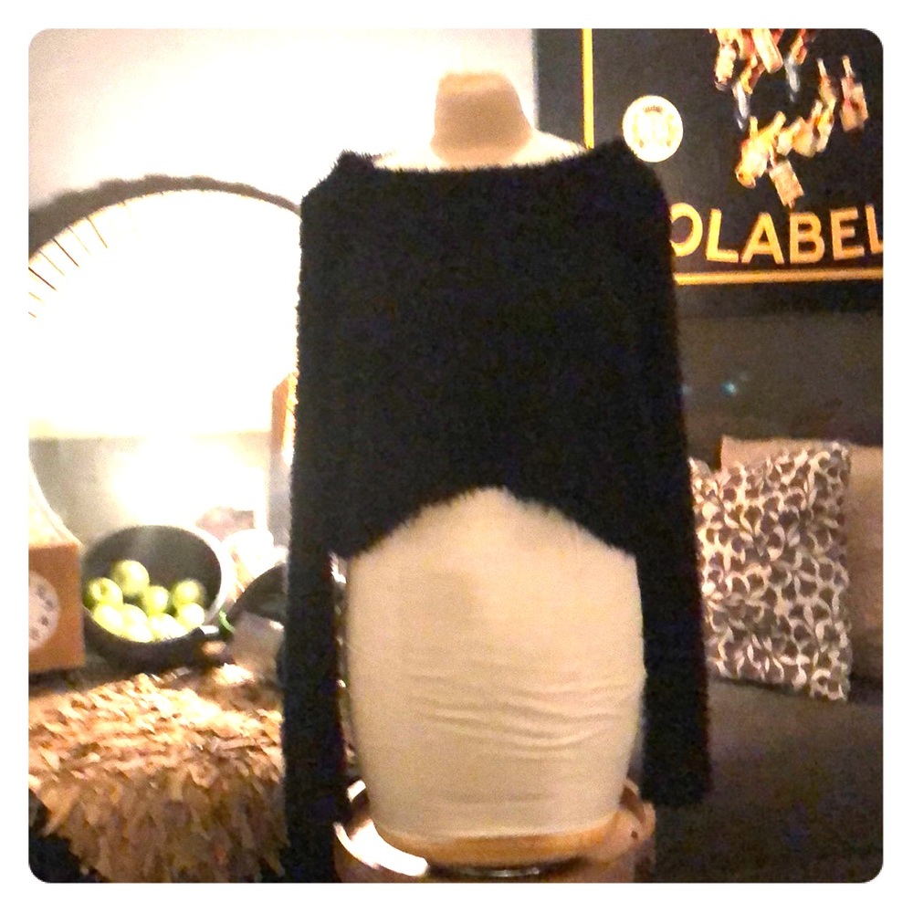 Super cuddly soft NWOT SWEATER